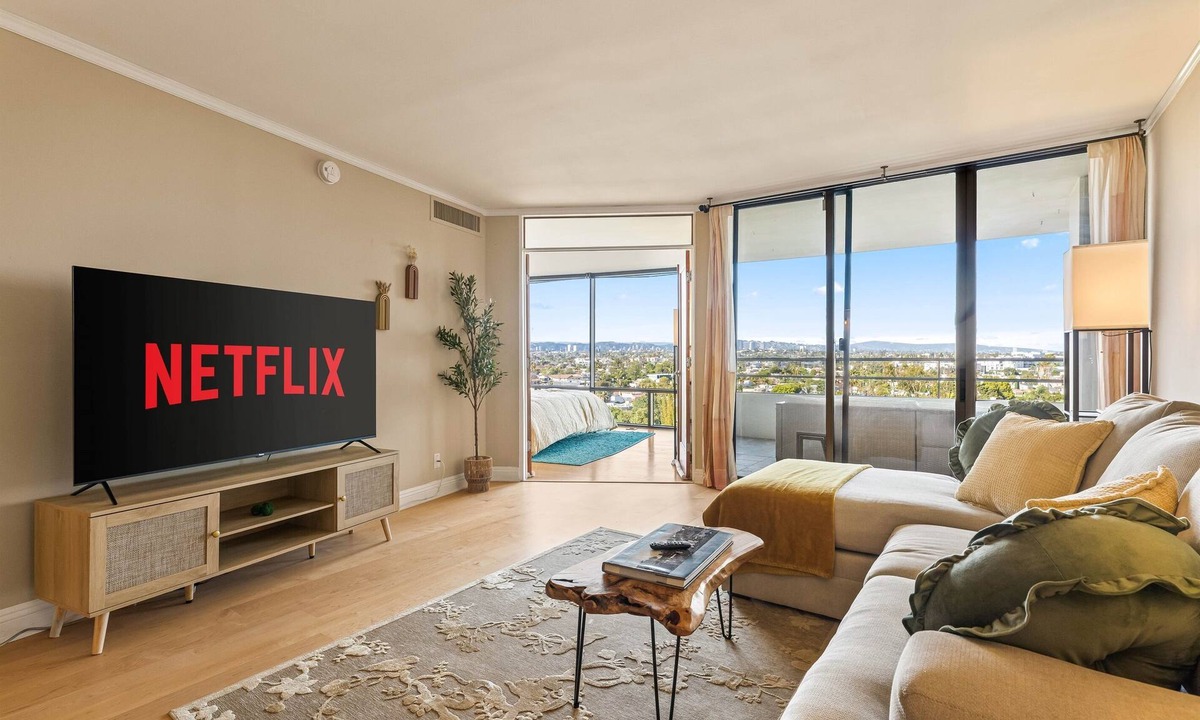 Marina del Rey Condo | Marina Del Rey Coastal Luxury Retreat with Skyline Views and Hotel Amenities