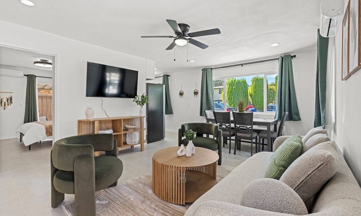 Tustin House | Marvelous 3-bedroom house with AC in friendly Tustin