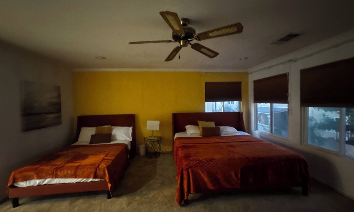 Lancaster Bed & Breakfast | Master Bedroom/ plenty of parking WiFi