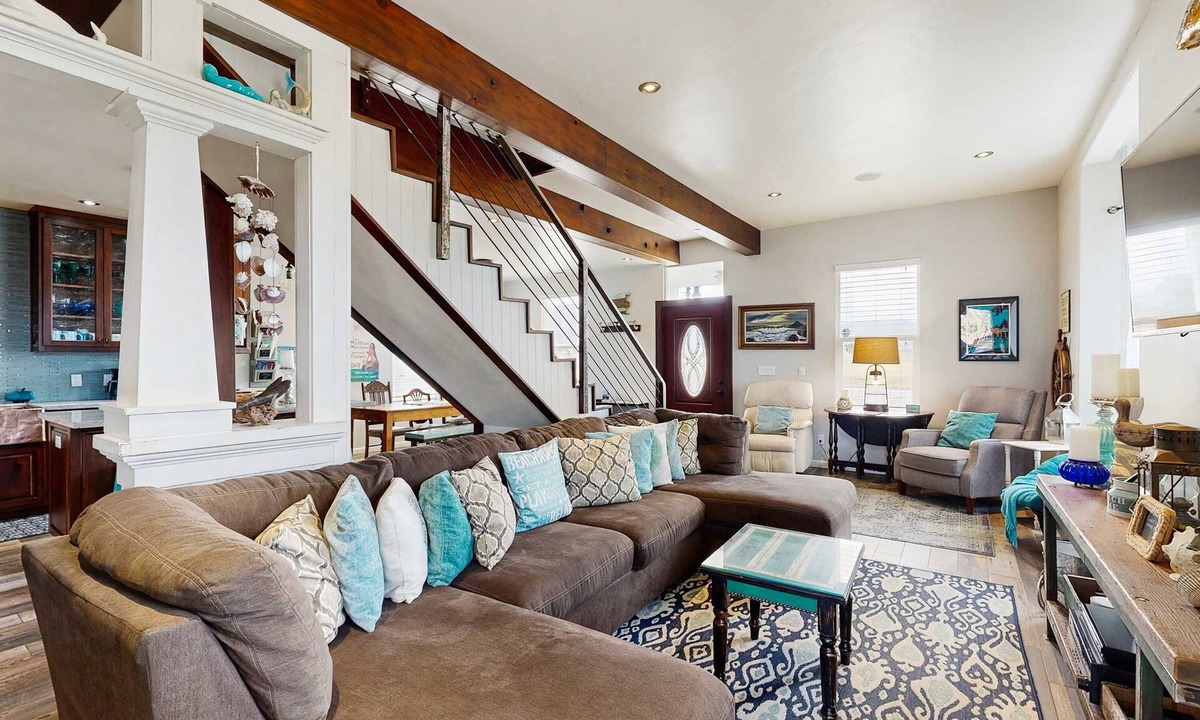 Cleone House | Mermaid Manor - Hot Tub & Steps to the Beach