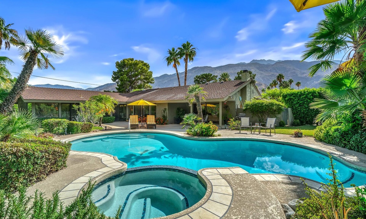 The Movie Colony House | Midcentury pool home in the Movie Colony neighborhood of Palm Springs