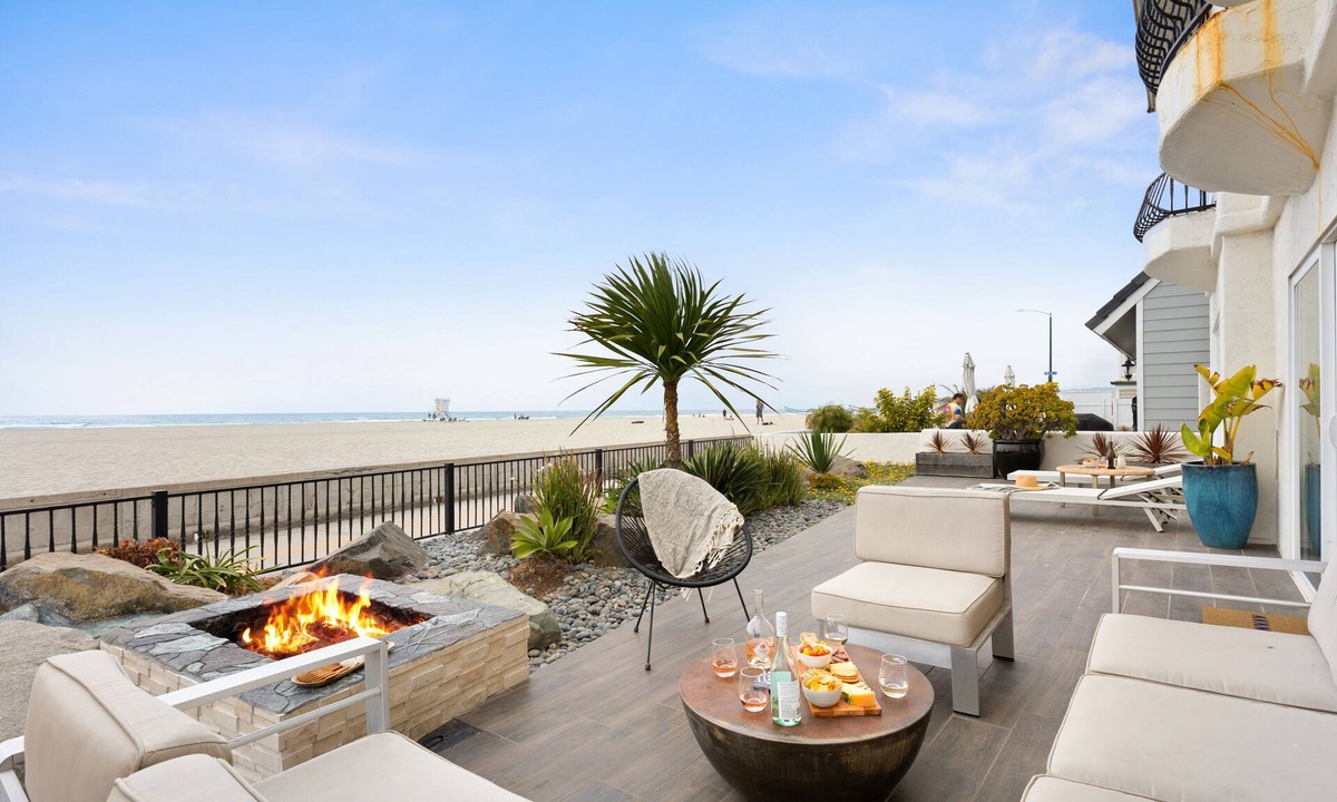 South Mission Beach House | Mission Beachfront Retreat Hot Tub + Fire Pit + Ocean Views | Shoreline