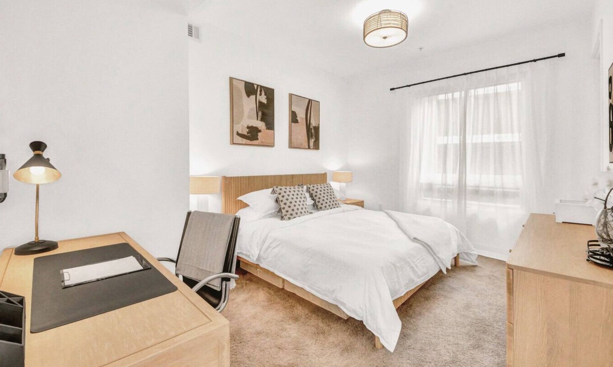Pasadena House | Modern 1 BR Loft + Balcony + Parking #TravelSGV