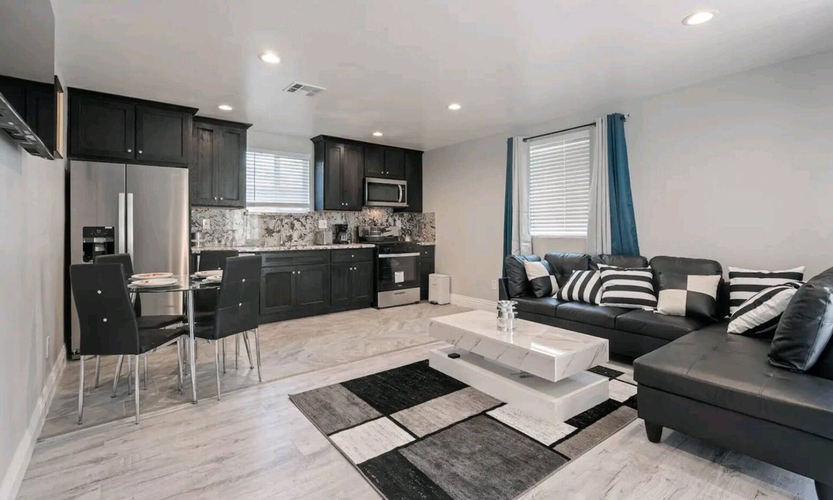 Park Mesa Heights House | Modern 3BR Hm Near SoFI, LAX, Hollywood, Free parking