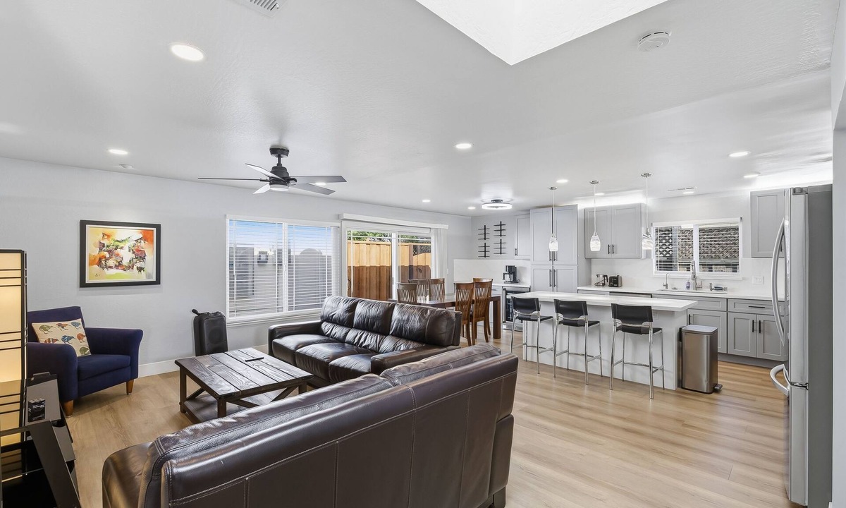 Edenvale House | Modern 4BR Home, Sleeps 9, Near Silicon Valley