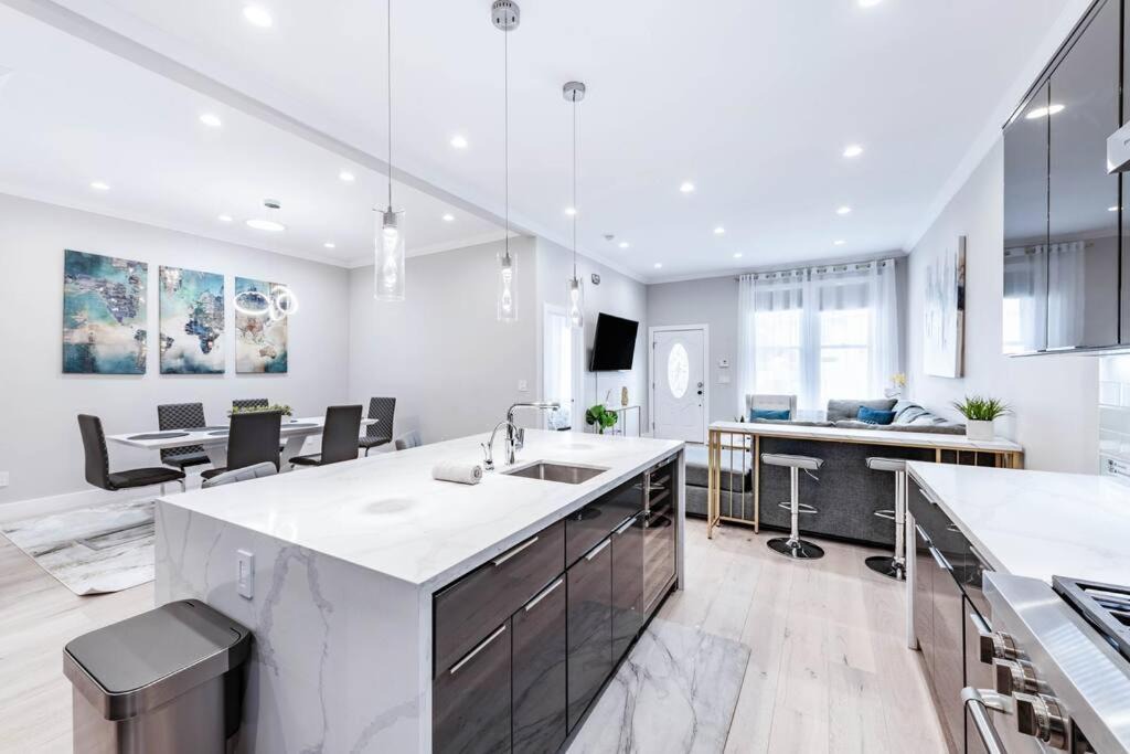 Bayview House | Modern 4BR Upper Unit Private Rooftop 30 Days