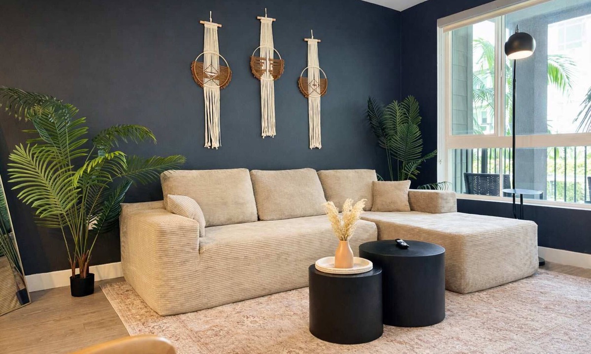 Lyon Street Apartment | Modern Apartment 10 Min to Disneyland w/Pool & GYM