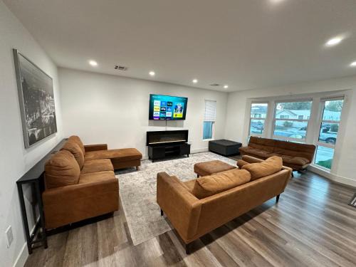 Park Mesa Heights Apartment | Modern LA Vacation House World Cup