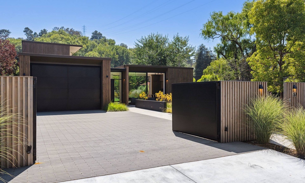 Alto Sutton Manor House | Modern NorCal Retreat - Courtyard, Spa, Family and Team Getaways Near Everything