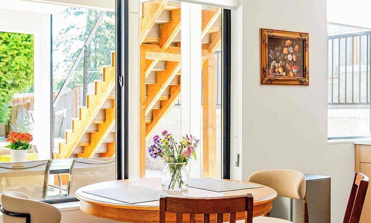 Northwest Bellevue Apartment | Modern Private 2BR Suite; Porch, Parking; 5 Min to Downtown Bellevue or Kirkland