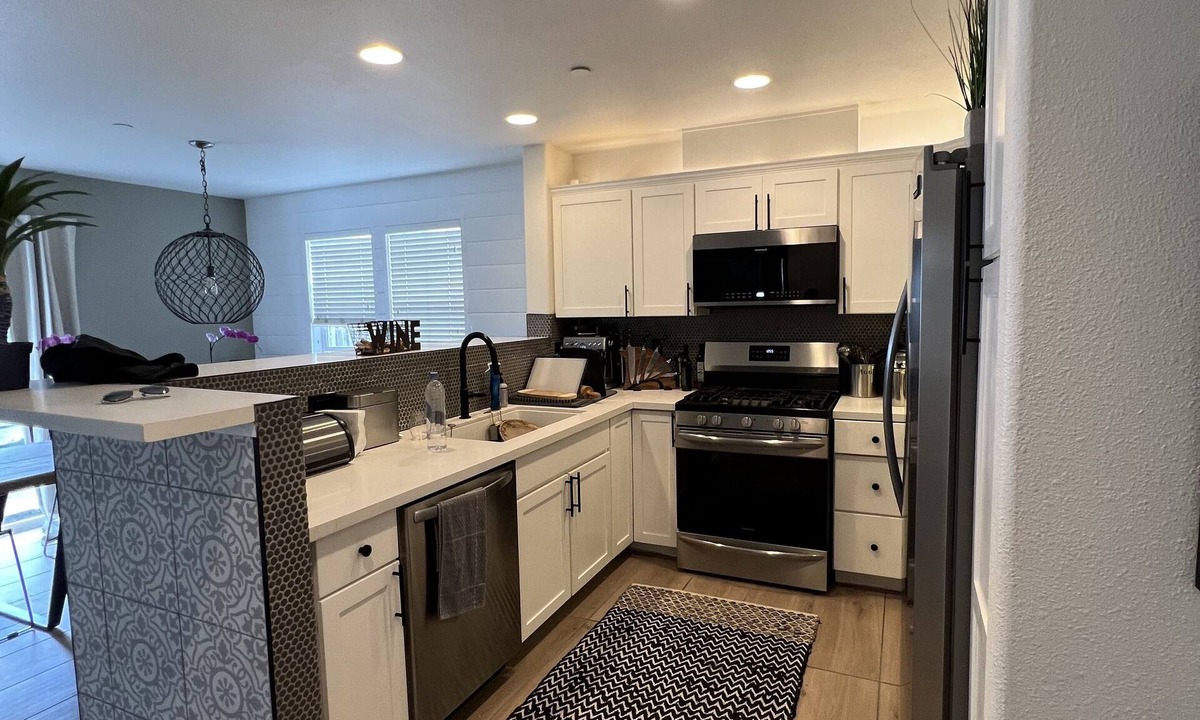 Sonoma House | Modern, smart home with all the amenities near downtown 30 day minimum