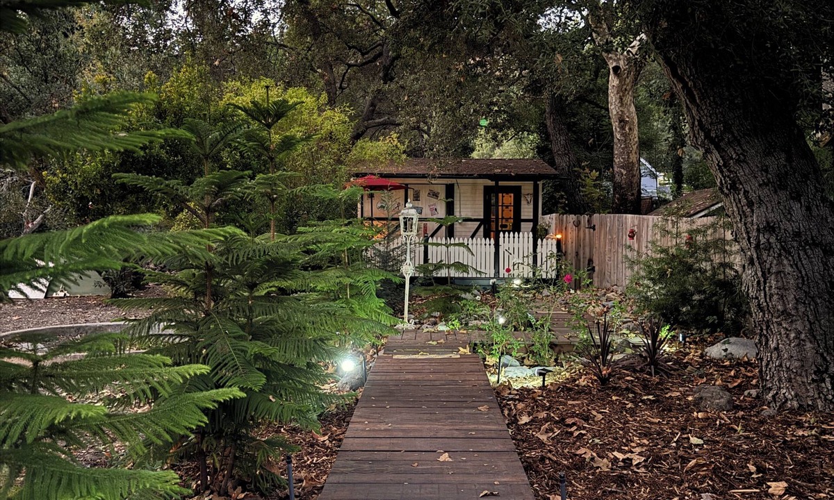 Silverado Apartment | Modjeska Canyon’s Cozy 1 Bedroom Haunted Manor