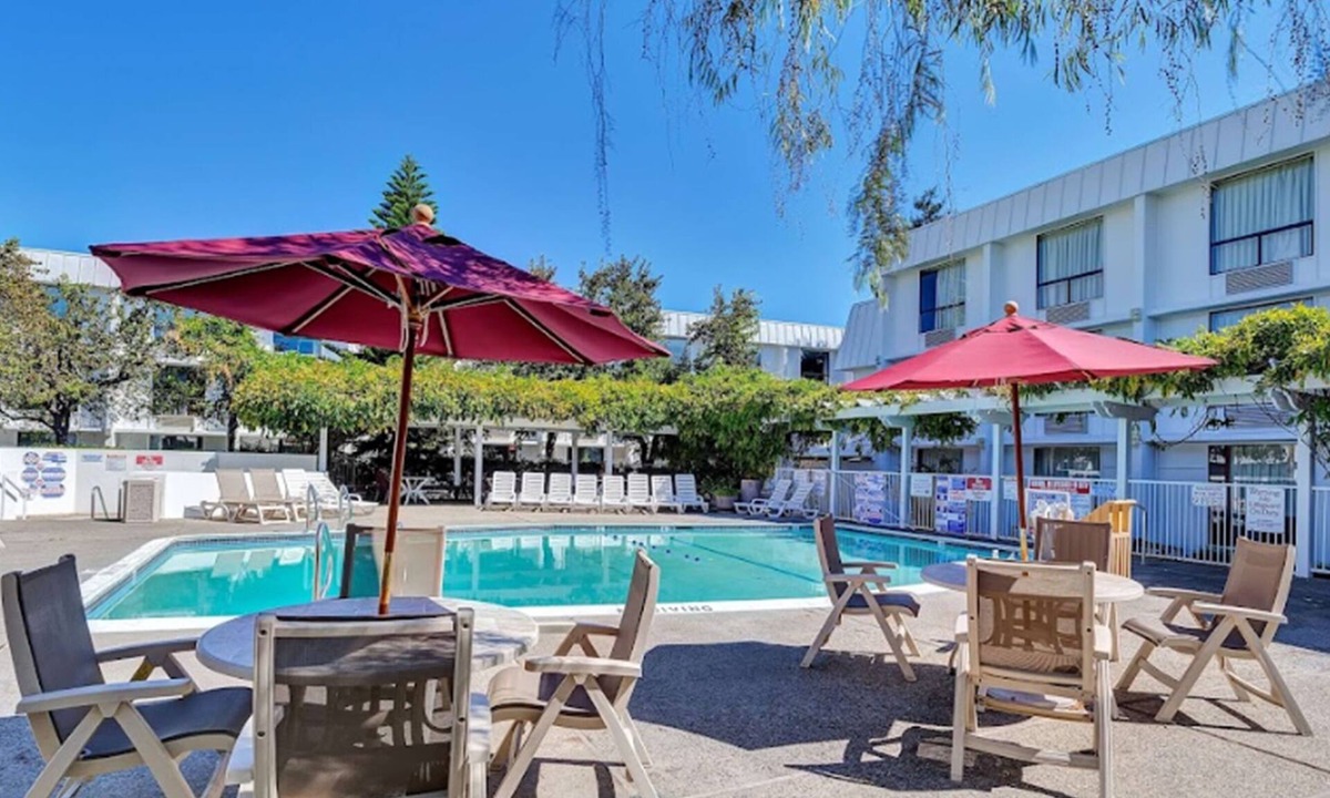 Belmont Hotel | Motel 6 Belmont, CA - San Francisco - Redwood City
