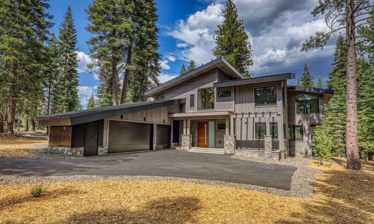 Ponderosa Palisades House | Mountain Spa Retreat