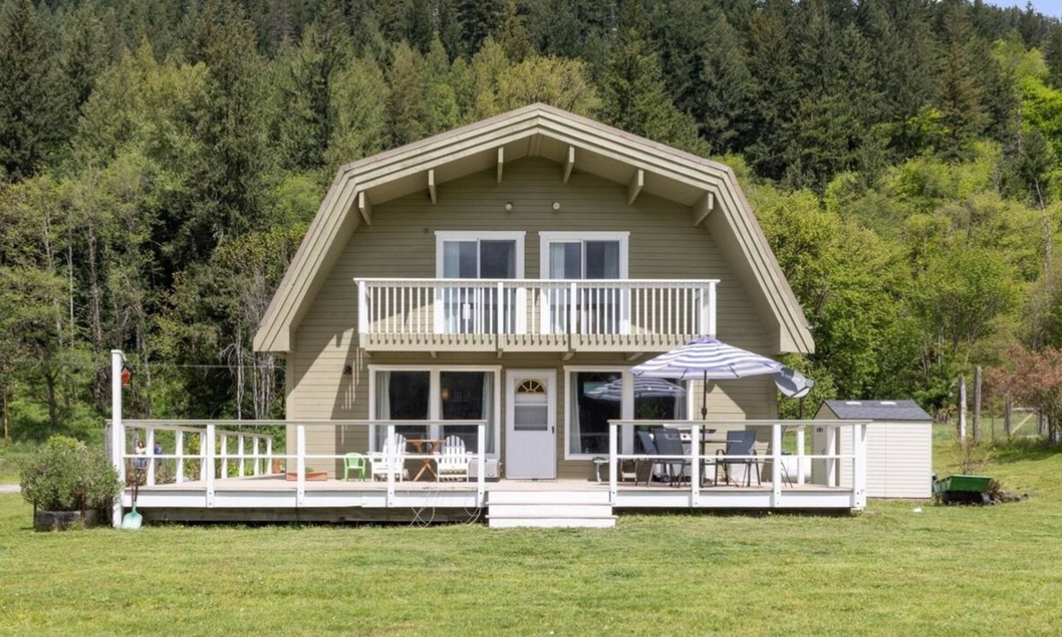 Ashford House | Mt Rainier,BestHome to stay!4Bedroom 2Bath Sleeps10,AC,Hot tub,Car,RV parking,