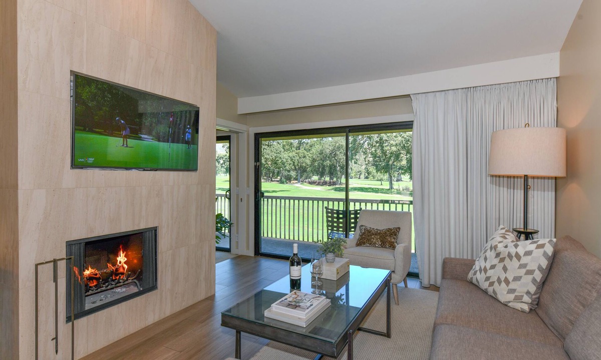Napa Condo | Napa Golf Course Condo - 2 King Suites + En-Suite Baths - Perfect for 2 couples