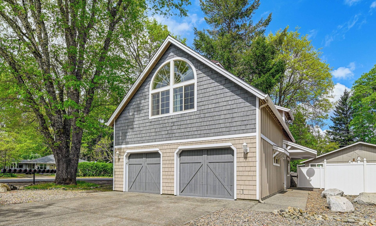 Cave Junction House | Near Oregon Caves: 2-Studio Retreat w/Game Room!