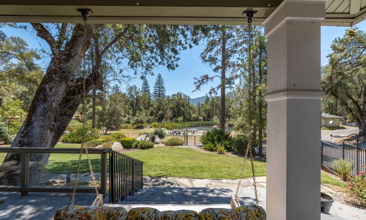 Oakhurst Villa | Near Yosemite - Riverbend Retreat - Hot Tub + Pool + Bar + Pond