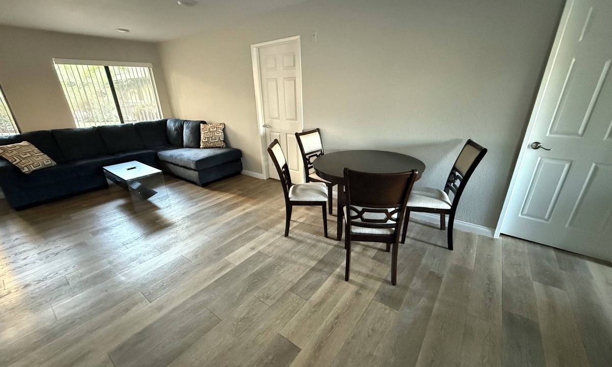 Burbank Apartment | New 2-bedroom apartment in charming Burbank Empire Center with WiFi, AC