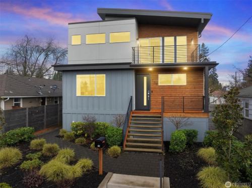 Greenwood House | New House with Chef's Kitchen and Spa-like Suite