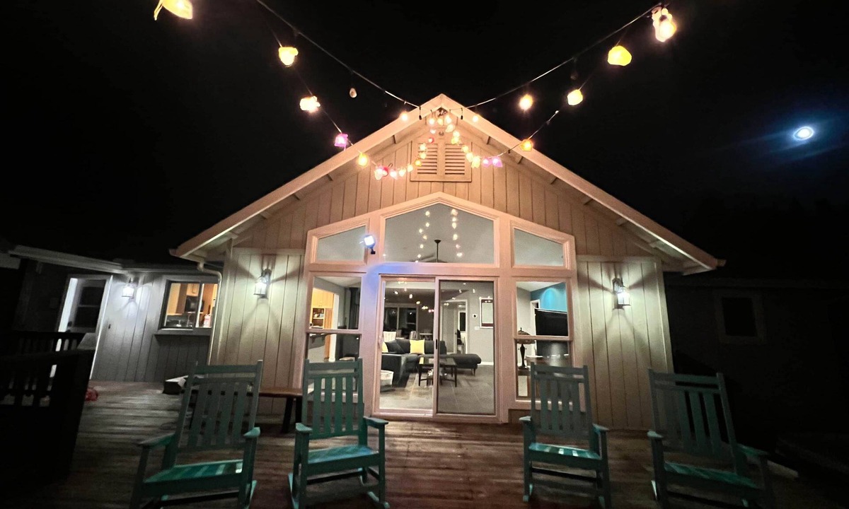 Mariposa House | New! Immaculate Yosemite Deck Meadow