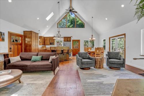 Kaweah House | New Listing! North Fork Hideaway Sleeps 14!
