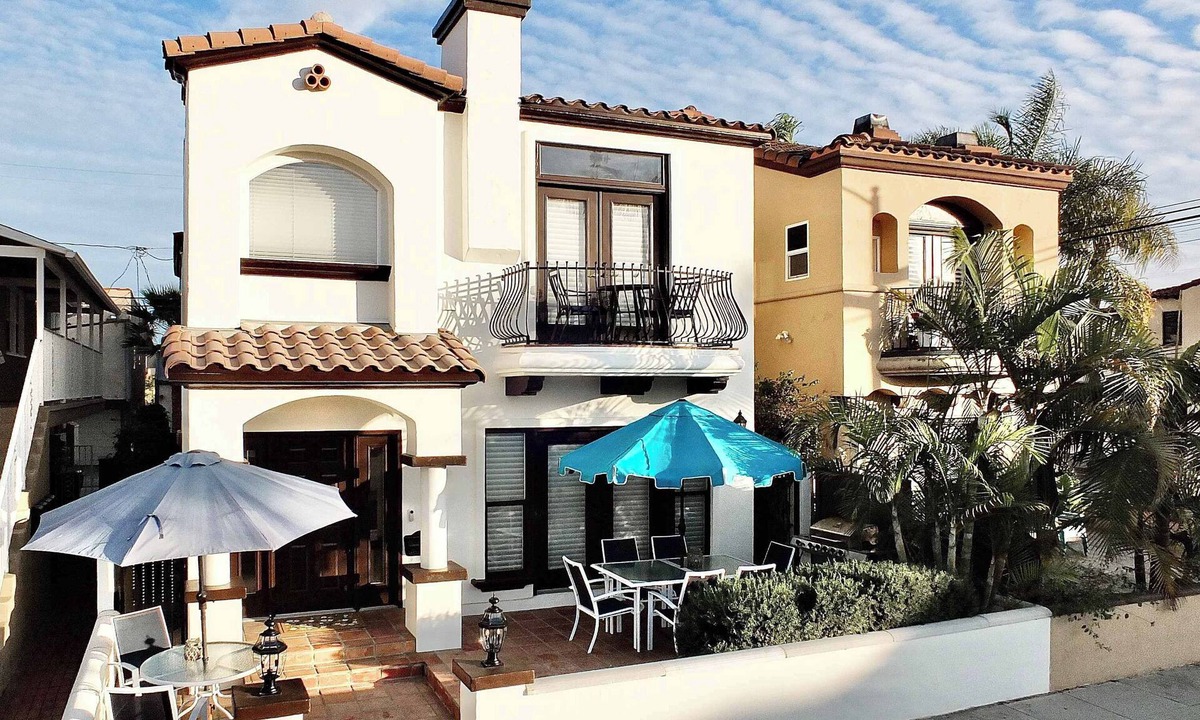 Belmont Shore House | New Remodel, Rooftop Deck, Sleeps 8+