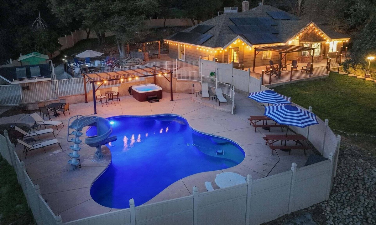 Oakhurst House | New! Splash Mountain @ Yosemite w/pool/game room/hot tub
