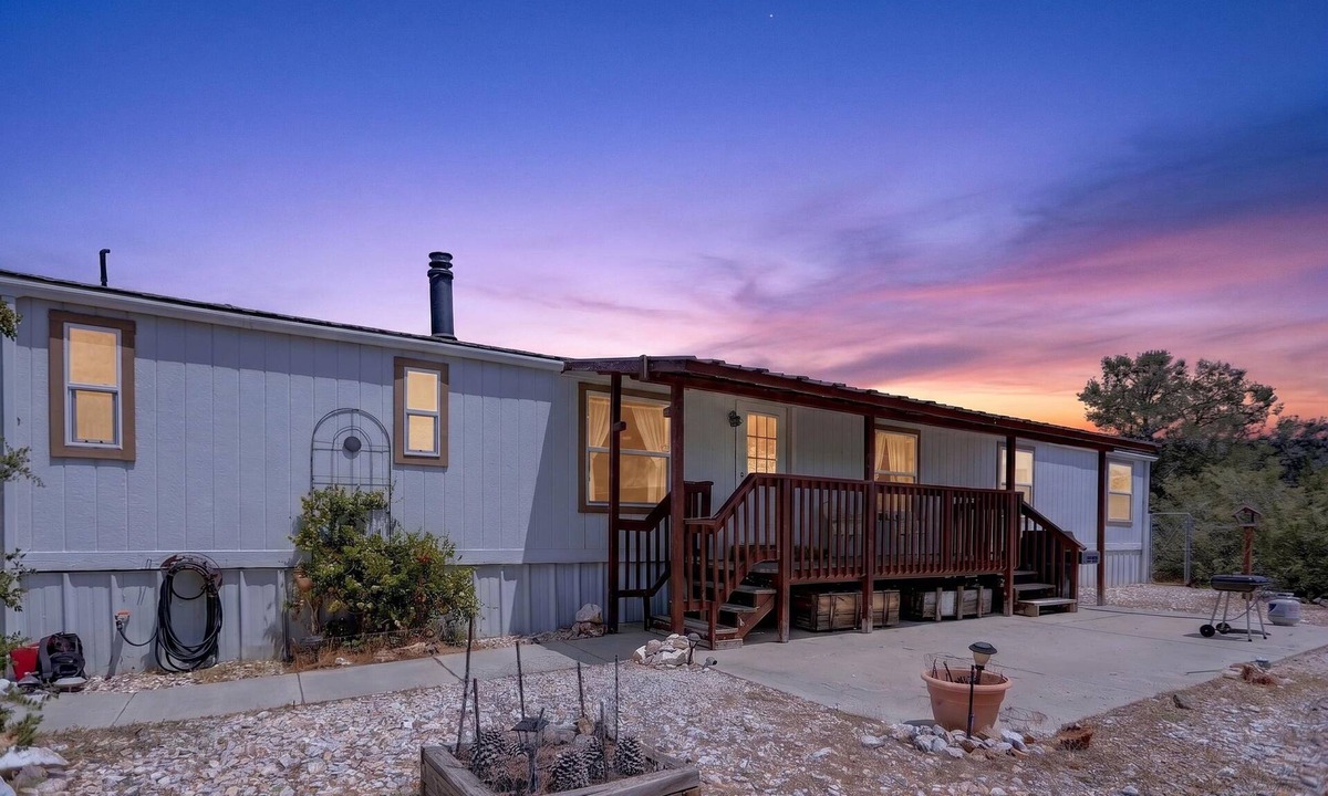 Tehachapi House | NEW! Tehachapi 12-Guest Group Escape
