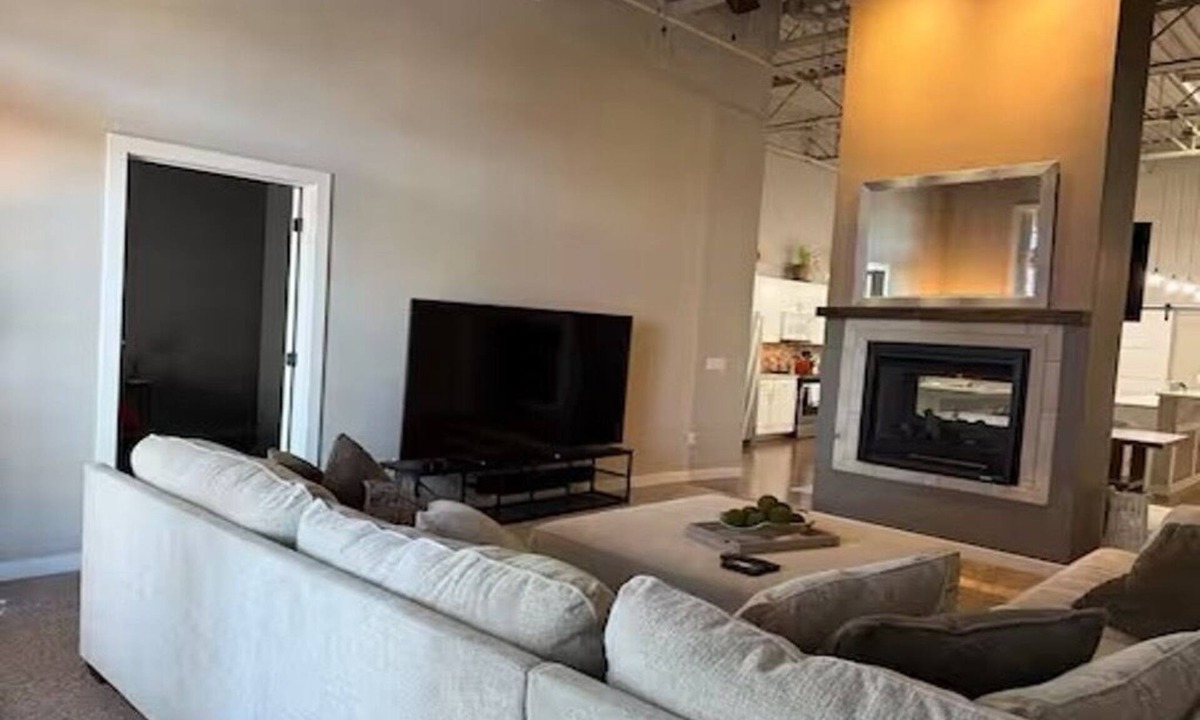 Brownstown Condo | New York Style 2-bedroom condo in charming Downtown Yakima