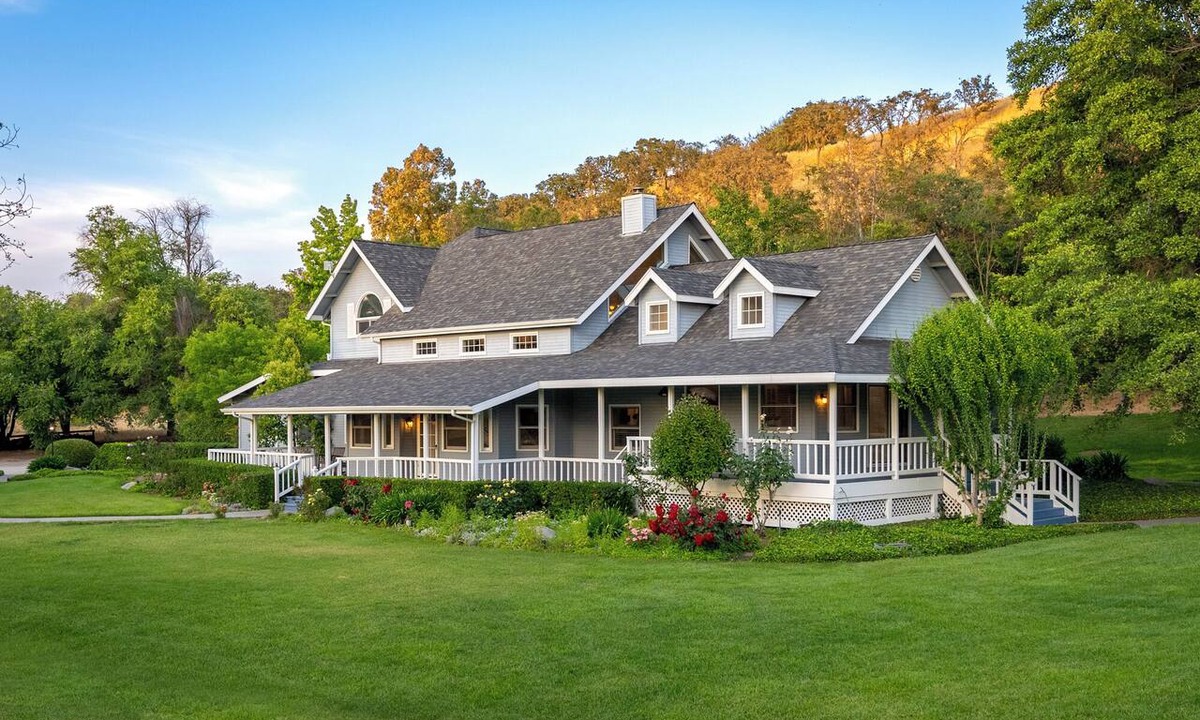 Paso Robles House | Oaks and Roses Ranch - Pool/Spa! Bocce, Volleyball and Firepit!
