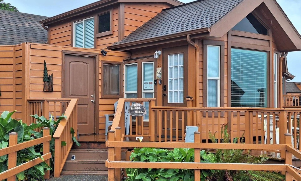 Smith River Cabin | Ocean Cabin 23 is a cozy seaside bungalow with loft, limited ocean views, and private beach.