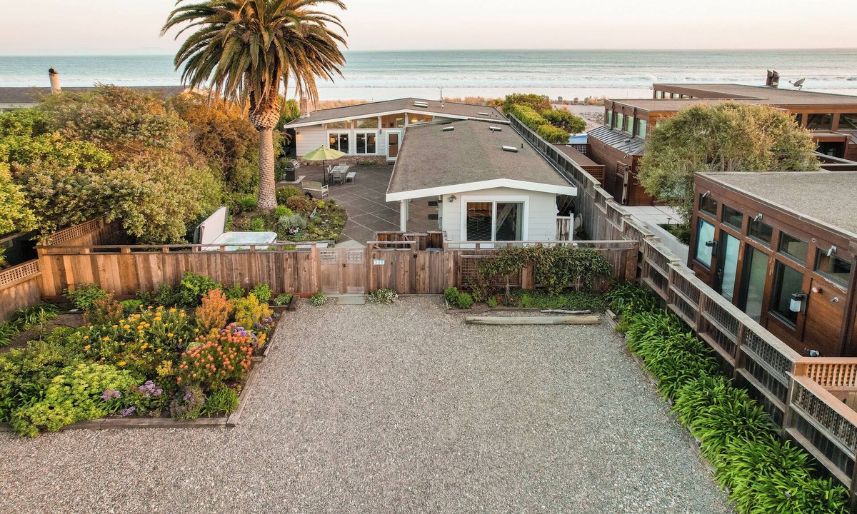 Stinson Beach House | Oceanfront Family Home in Beautiful Seadrift