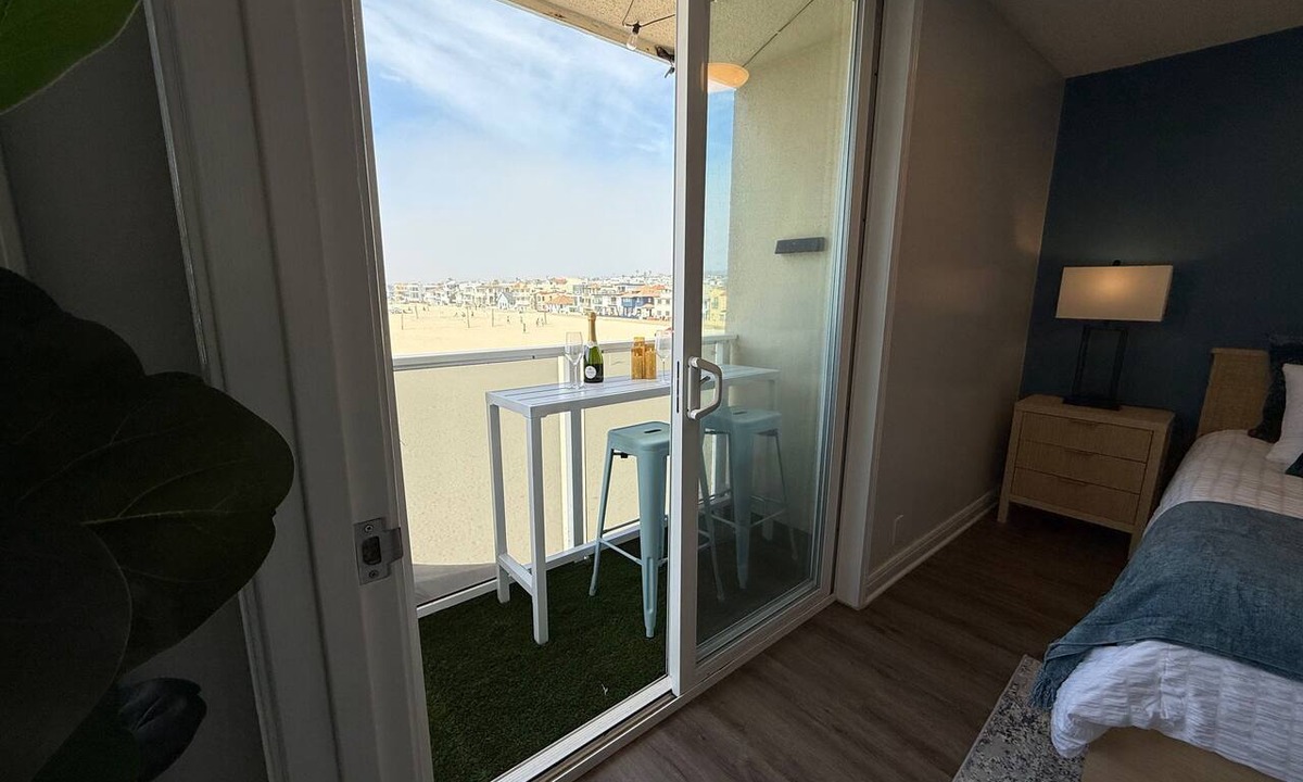 Hermosa Beach Hotel | Oceanfront Sanctuary 1 BR w/Direct Beach Access + Parking