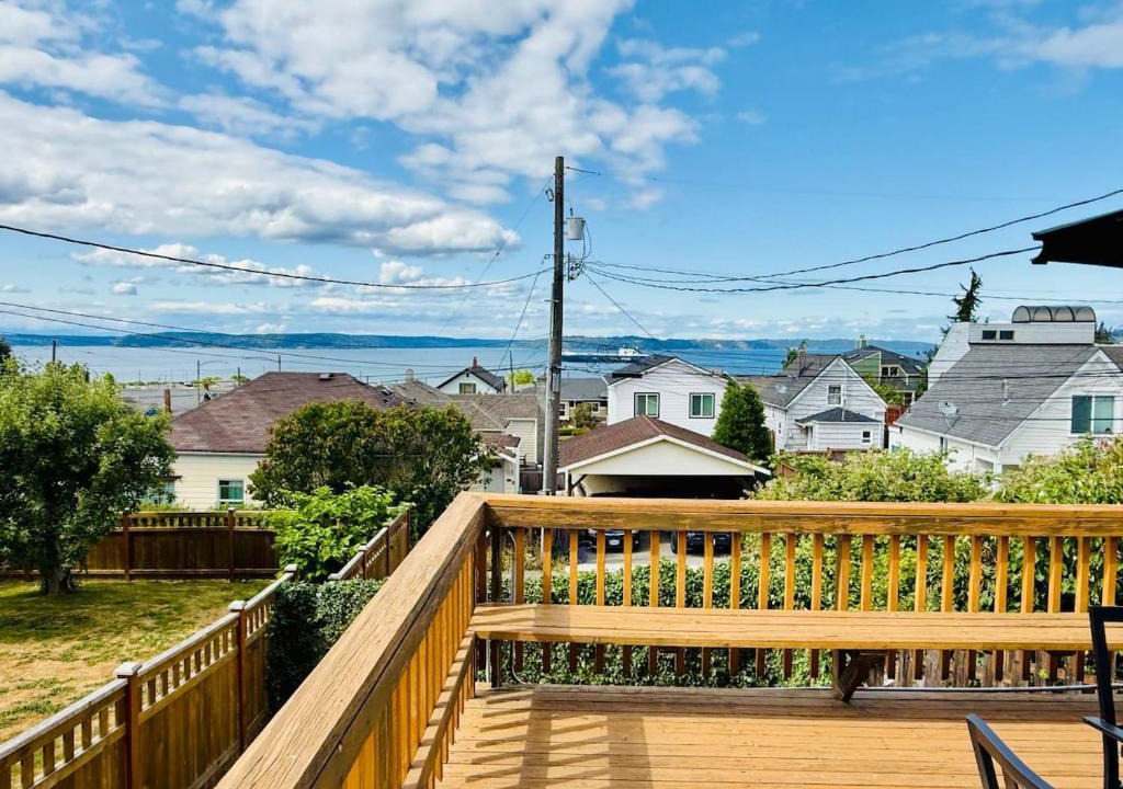 Old Town Apartment | Old Tacoma Victorian Main Floor Duplex Unit