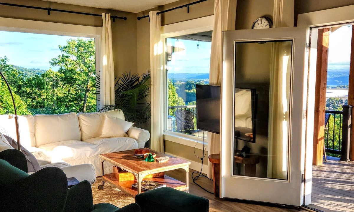 Carrolls Apartment | Panoramic River Views - Nature Framed at Every Window