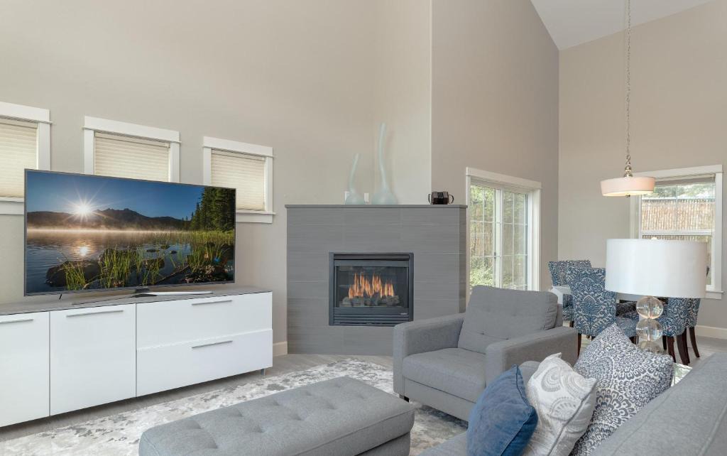 Mountain View District House | Parkview