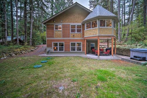 Warnick House | Peaceful Forest Retreat by Mt. Baker Slopes!