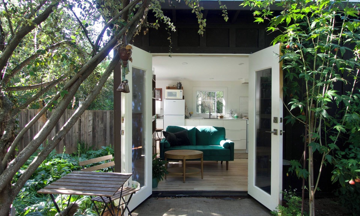 Woodside Cottage | Peaceful studio cottage in the garden