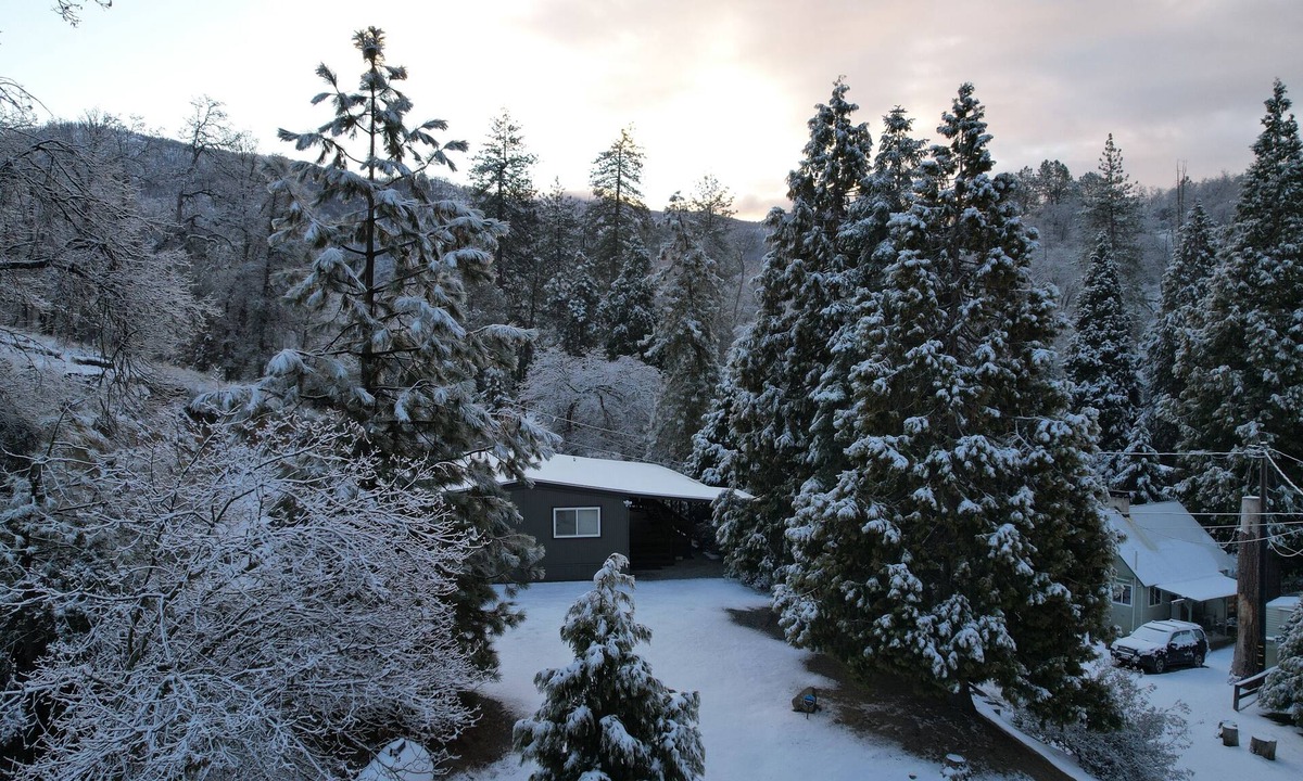 California Hot Springs House | Peaceful Pines Place a Cozy Mountain Getaway w/AC in the Sequoias Ntl Forest