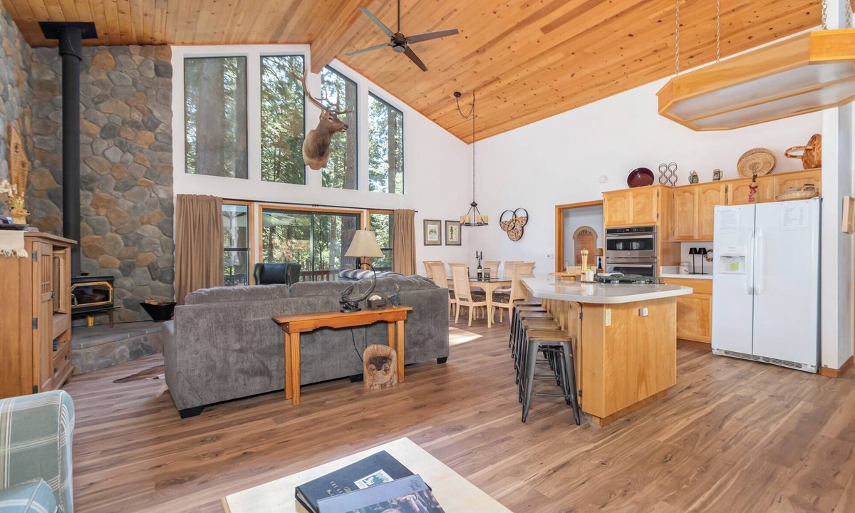 Arnold Cabin | PEBBLE BEACH CLUB - ACCESS TO SNOWFLAKE LODGE REC