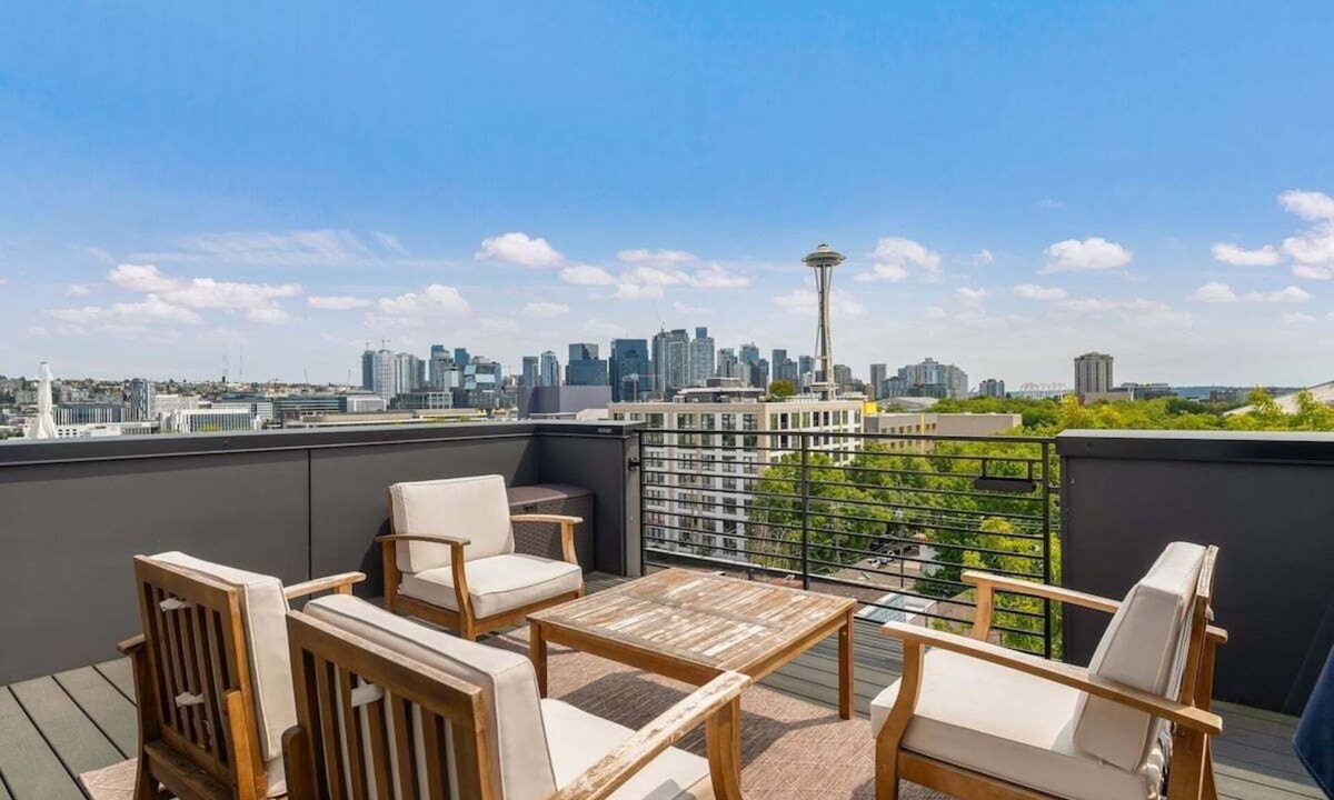 Lower Queen Anne House | Perch – Modern 3BR/3.5BA Near Space Needle | Great Views!