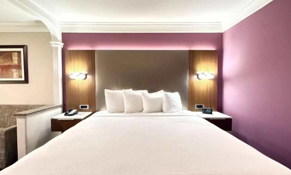 Inglewood Hotel | Perfect Stay Near Beaches & Family Attractions | Universal & Disneyland