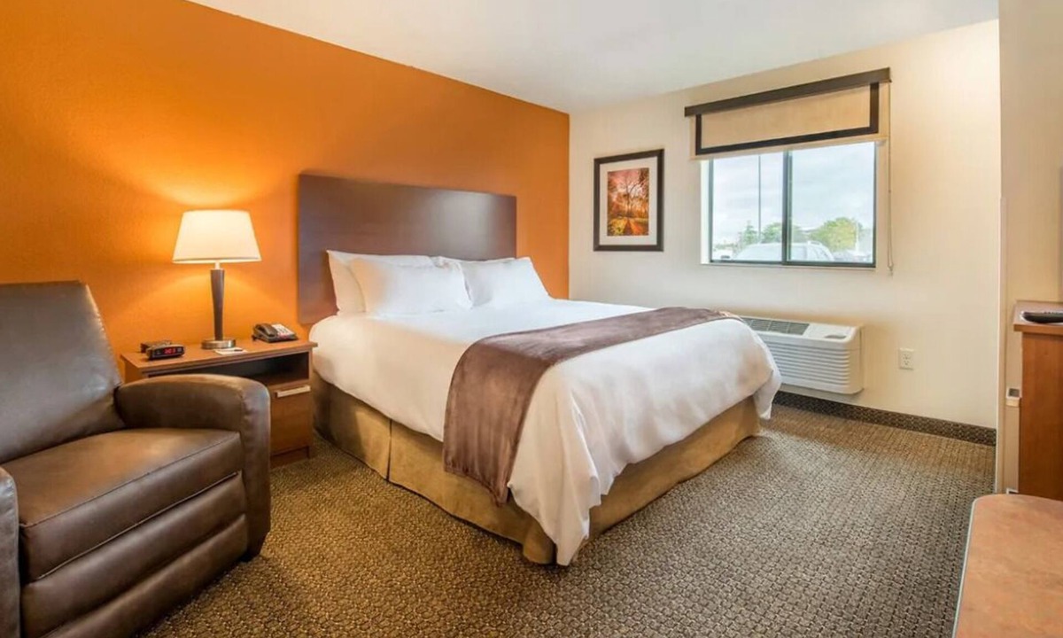 Buena Hotel | Pet-Friendly Extended Stay Near Yakima SunDome, Greenway Park & Downtown Fun