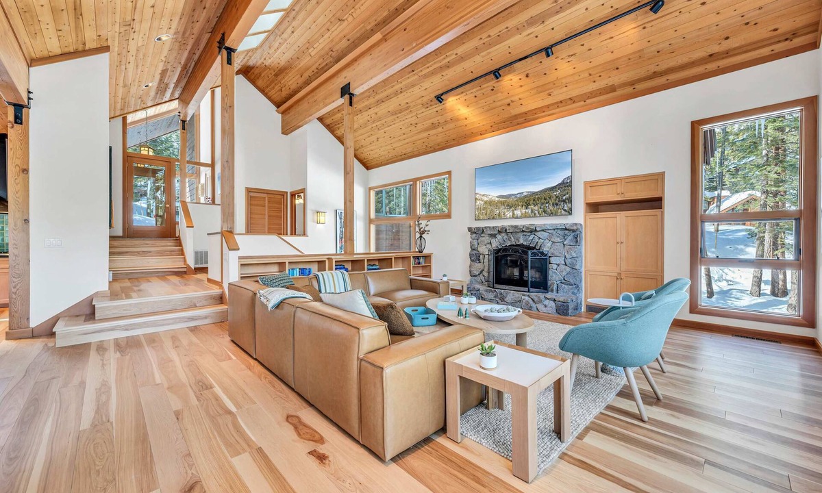 Alpine Meadows House | Pet-Friendly Home: Deck, 1 Mile to Alpine Meadows