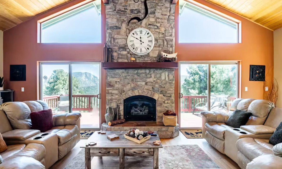 Pine Mountain Club Cabin | Pine Mountain Club Cozy Alpine Cabin Hideaway with Game Room