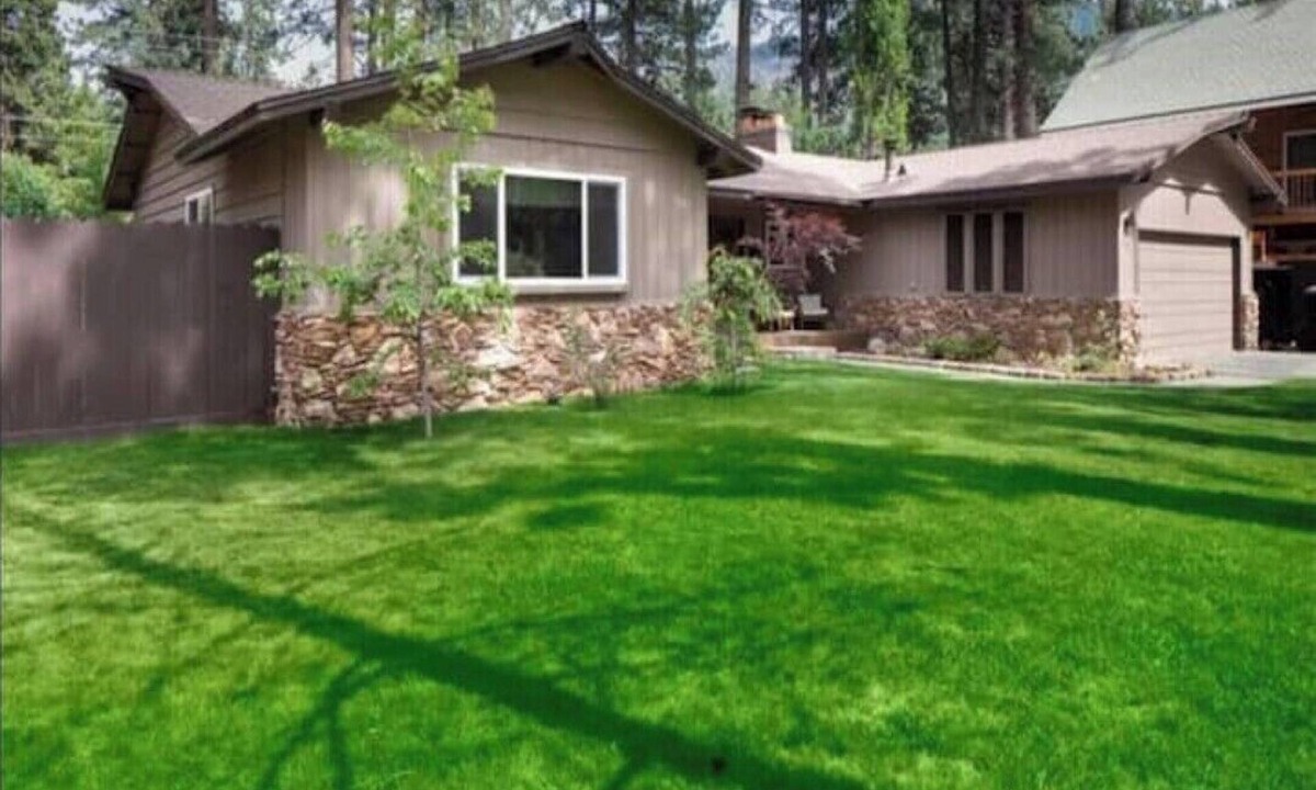 Lower Kingsbury House | PineCone Lodge - 3 bed/2 bath - South Lake Tahoe (sleeps 6)