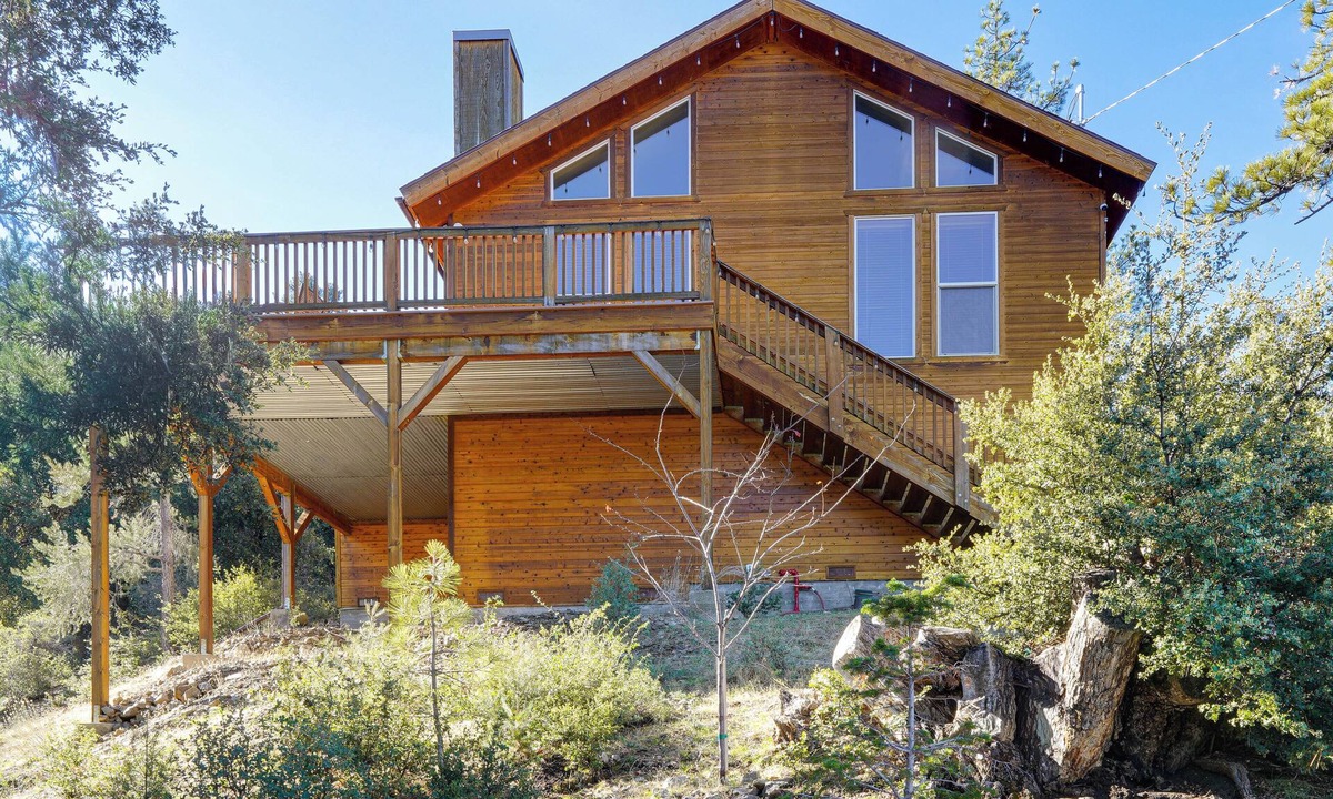 Pine Mountain Club Cabin | PMC Mountainside Cabin: Hit the Trails, Play Pool!