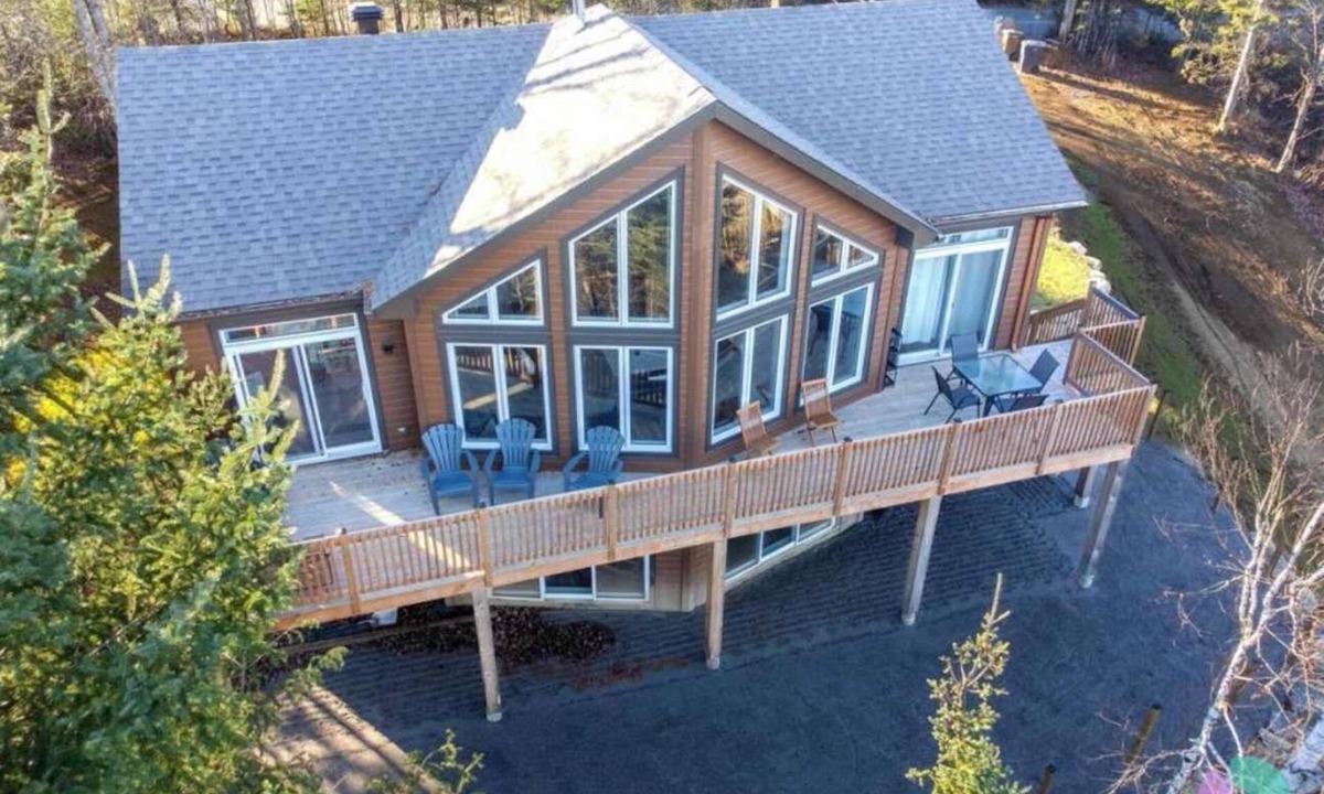 Labelle Ski Chalet | Pool Table, Private Beach - Breakfast Included - Fontainebleau