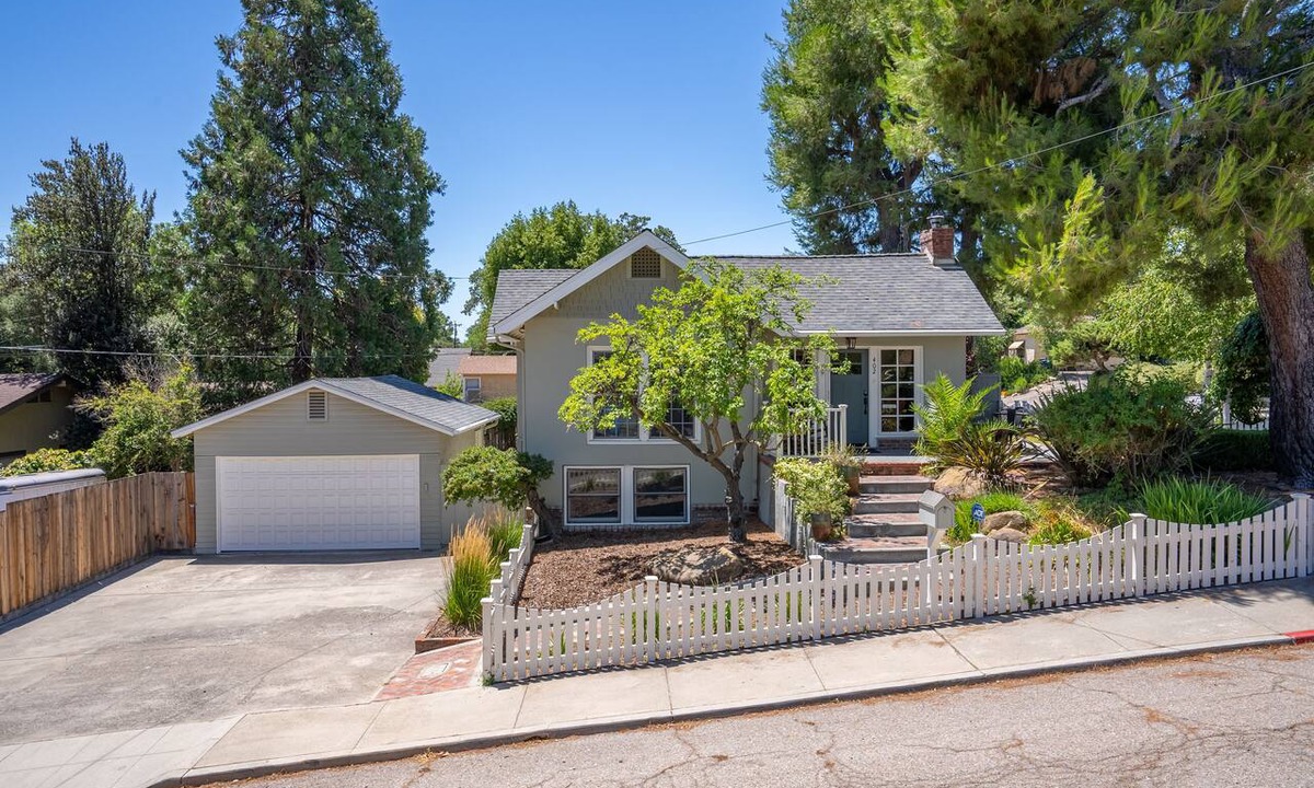 Paso Robles House | Pool Table + Private Deck | Walk to Downtown Paso | Chateau Paso